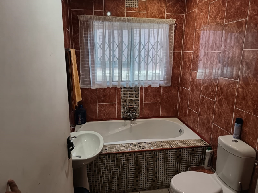 3 Bedroom Property for Sale in Umrhabulo Triangle Western Cape